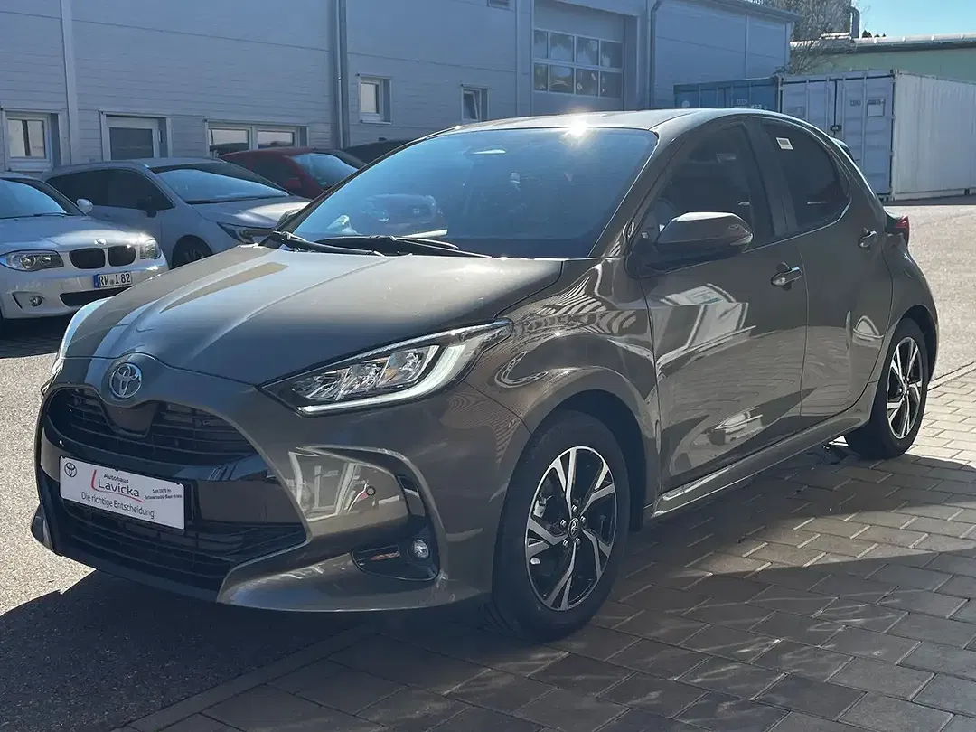 Toyota Yaris - Thumbnail 3