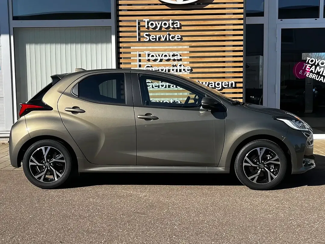 Toyota Yaris - Thumbnail 4