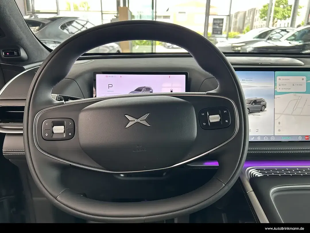 Xpeng G9 - Thumbnail 12