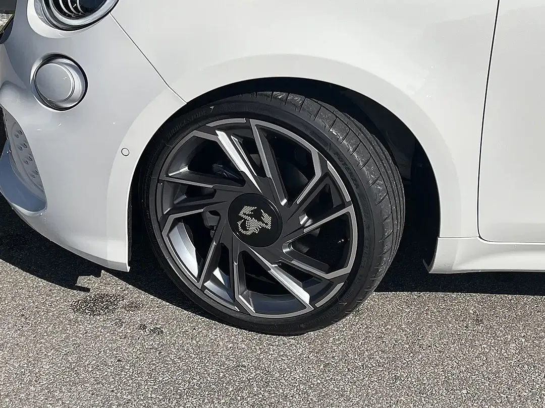 Abarth 500e - Thumbnail 10