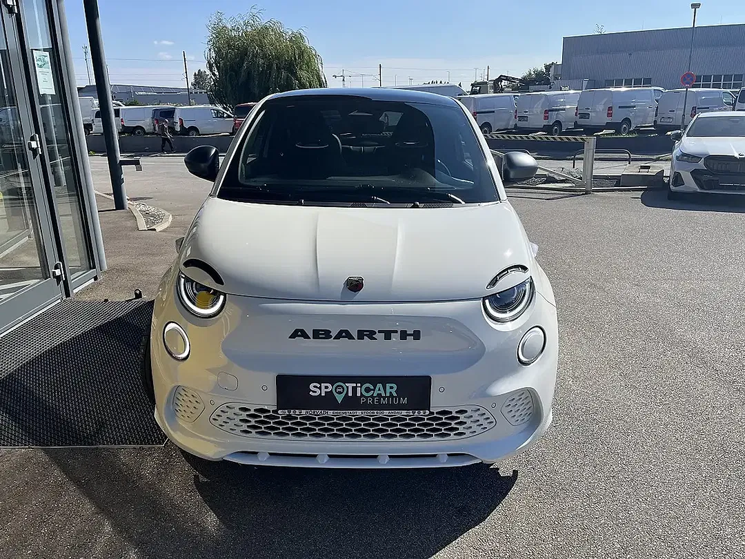 Abarth 500e - Thumbnail 2