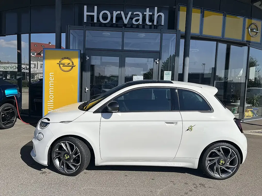 Abarth 500e - Thumbnail 3