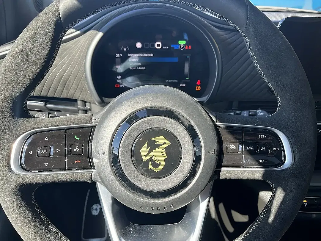 Abarth 500e - Thumbnail 5