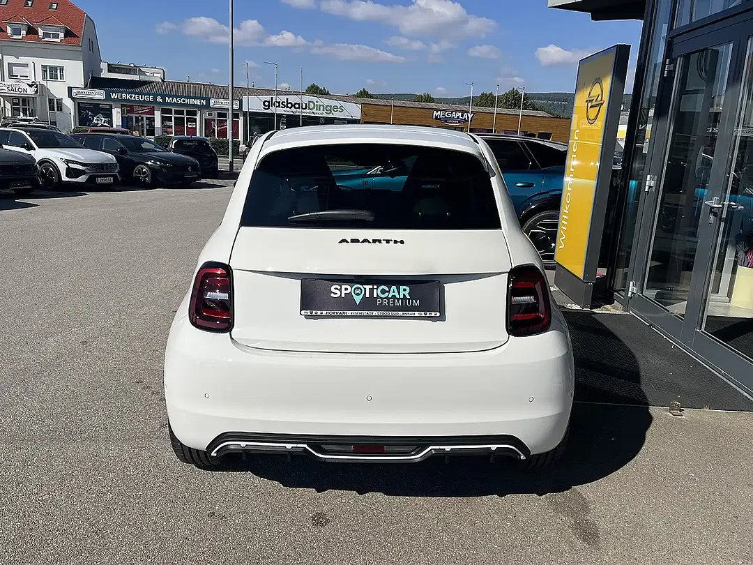 Abarth 500e - Thumbnail 9