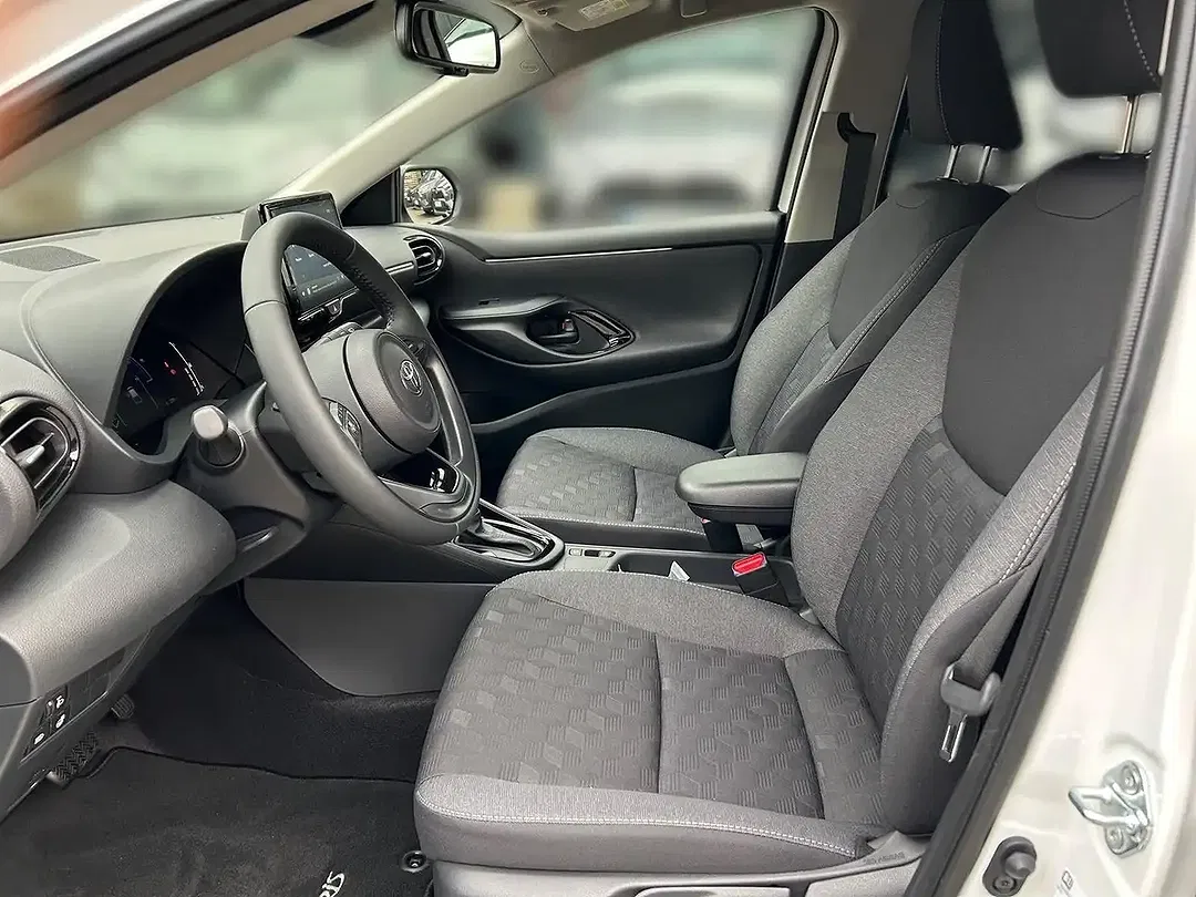 Toyota Yaris - Thumbnail 11