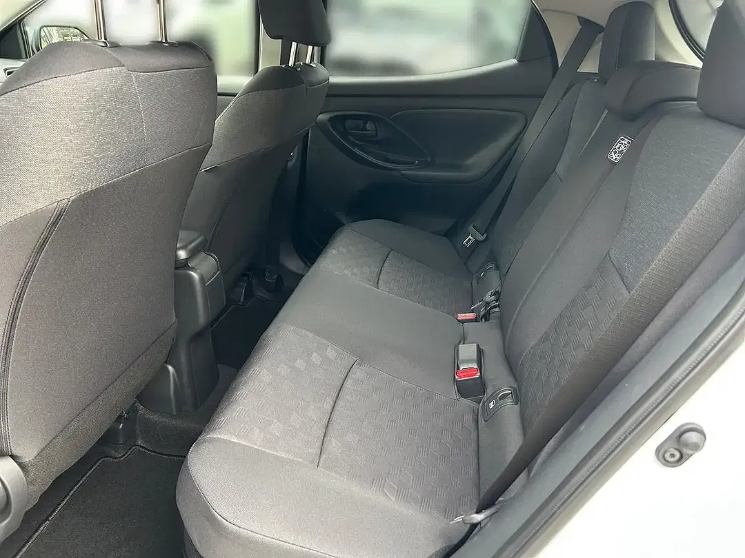 Toyota Yaris - Thumbnail 13