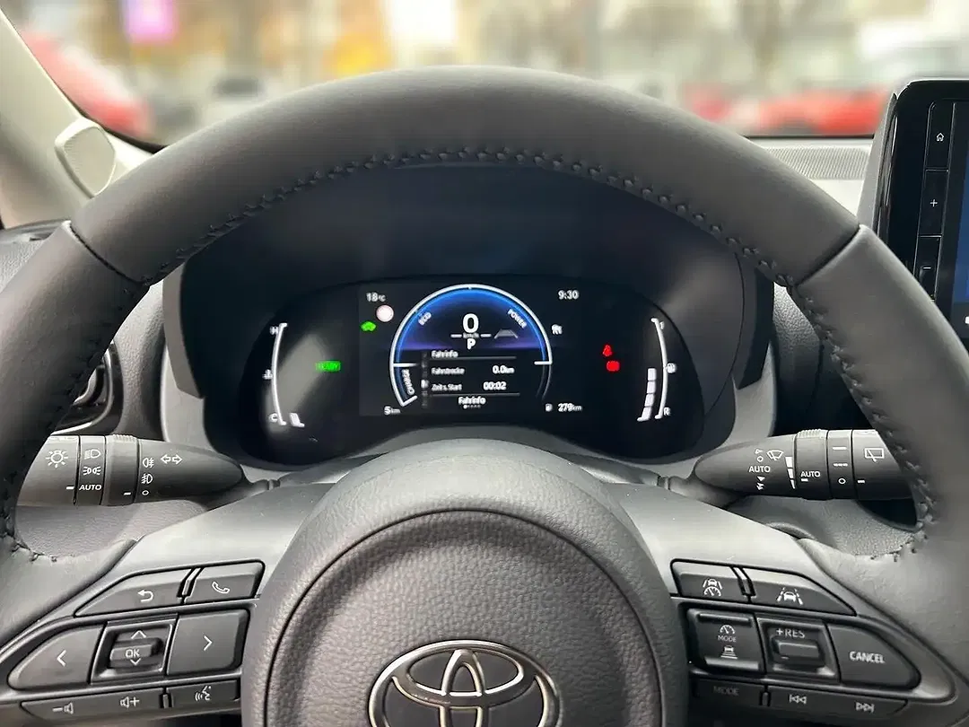 Toyota Yaris - Thumbnail 15