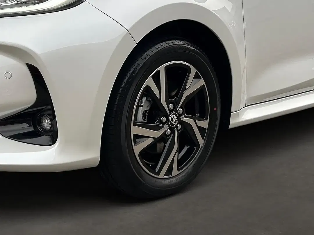 Toyota Yaris - Thumbnail 9