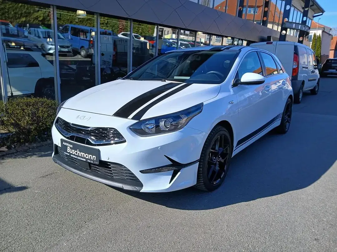 Kia Ceed / cee'd - Thumbnail 1