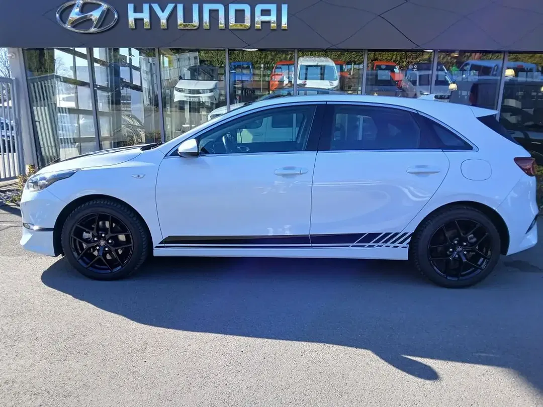 Kia Ceed / cee'd - Thumbnail 2