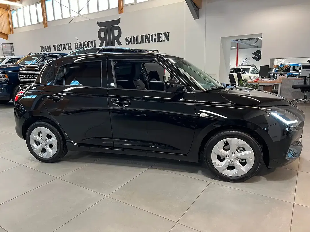 Suzuki Swift - Thumbnail 5