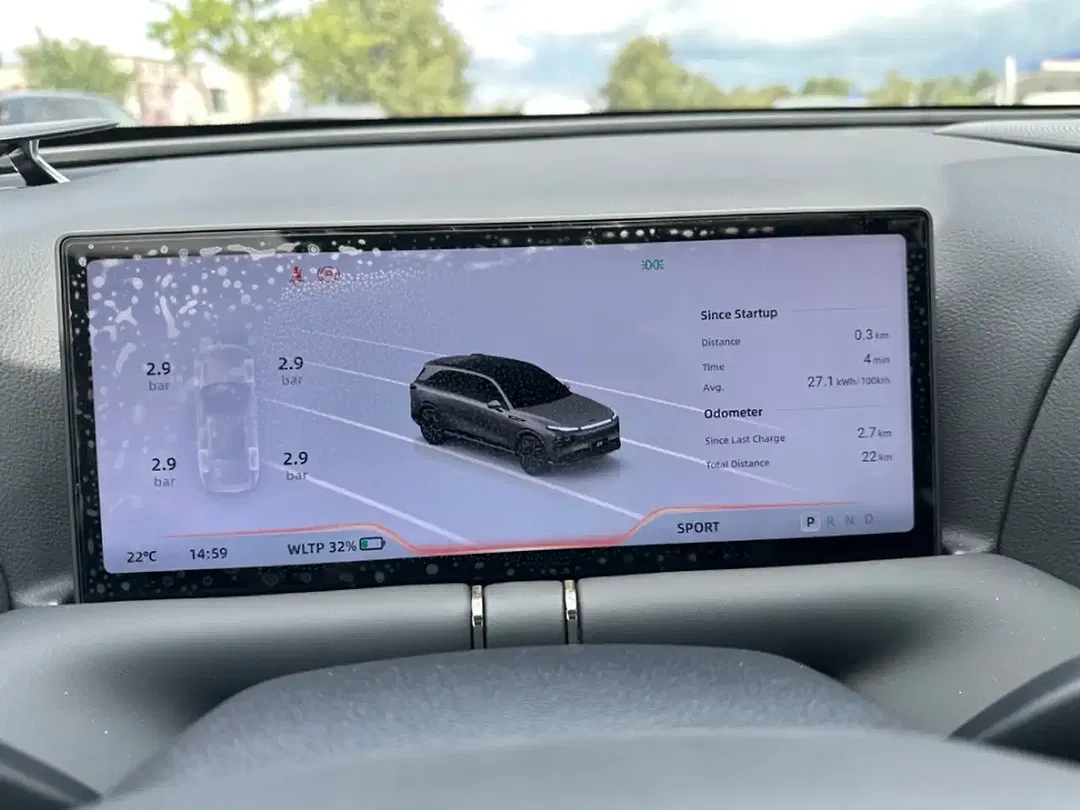 Xpeng G9 - Thumbnail 6
