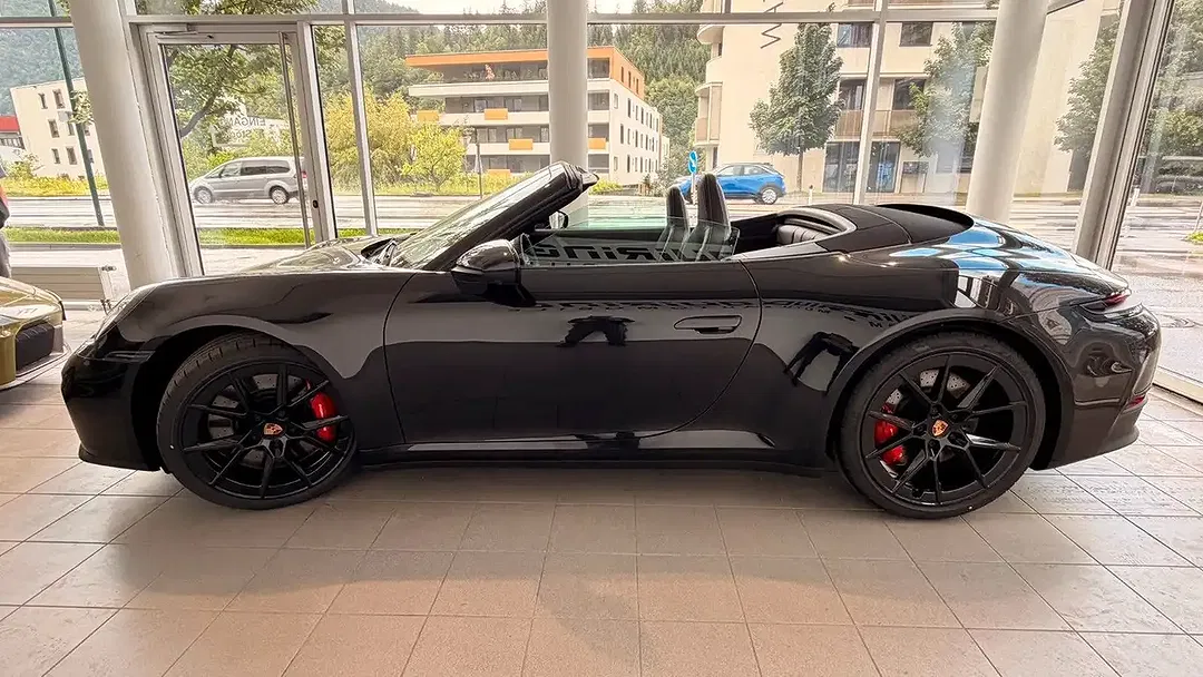 Porsche 992 - Thumbnail 4