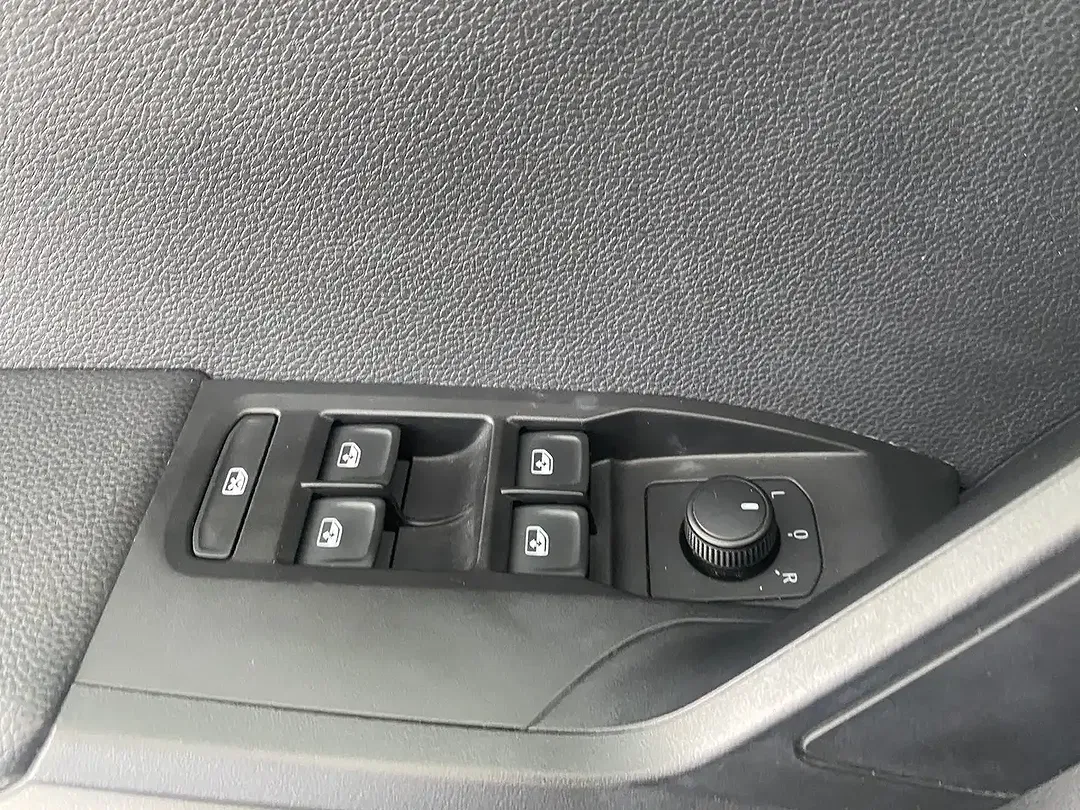 SEAT Arona - Thumbnail 23