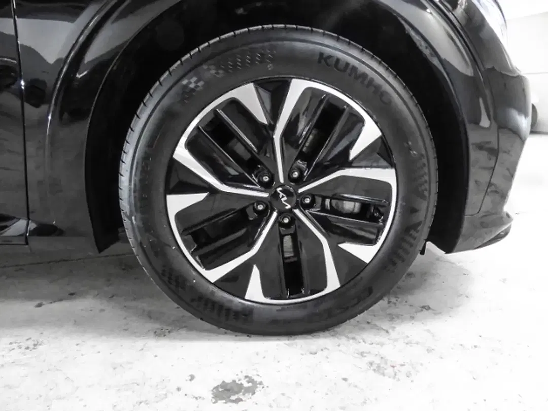 Kia EV6 - Thumbnail 3