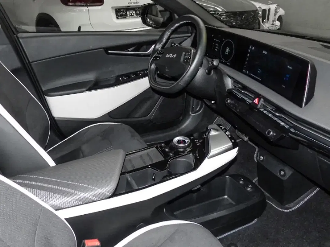 Kia EV6 - Thumbnail 4