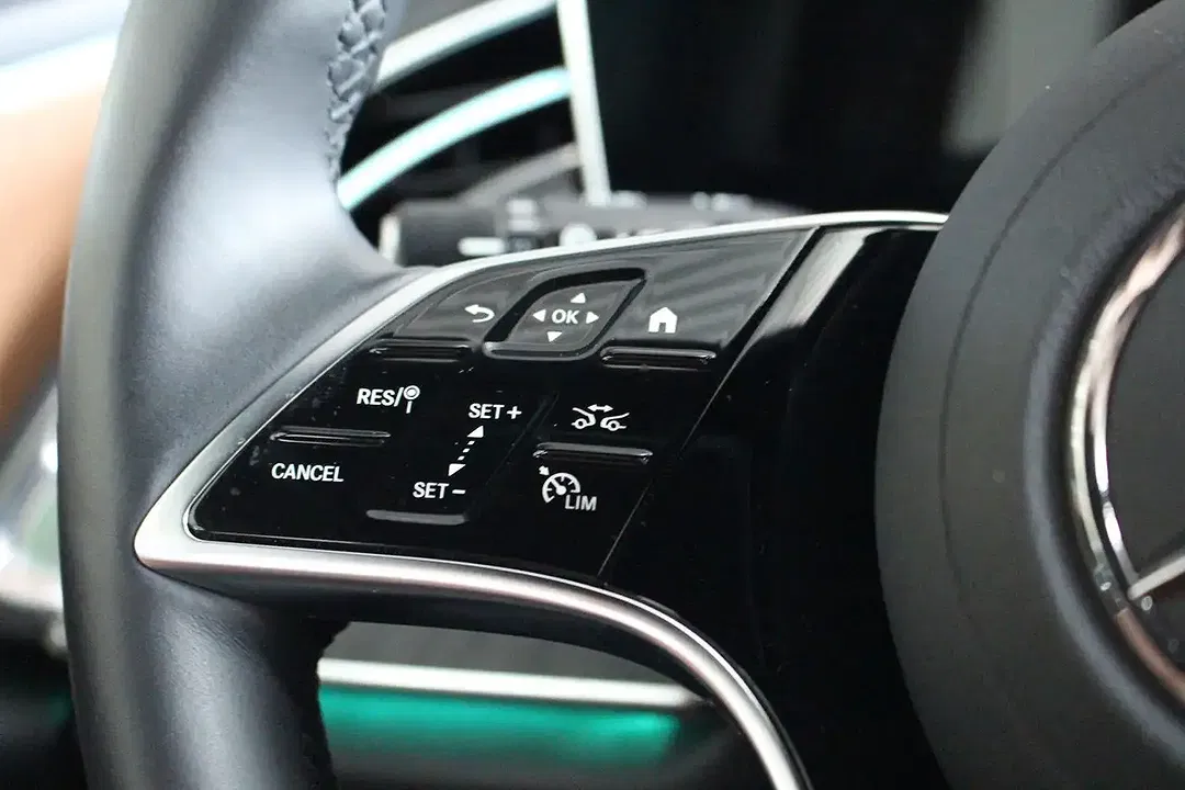 Mercedes-Benz E 220 - Thumbnail 11