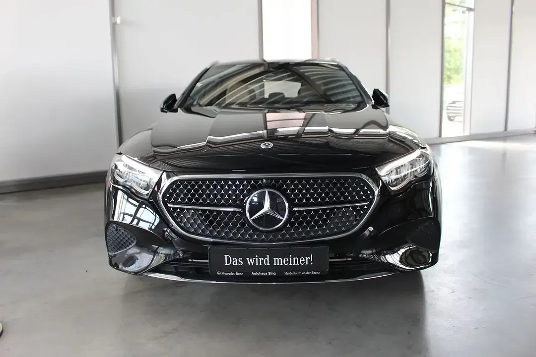 Mercedes-Benz E 220 - Thumbnail 2