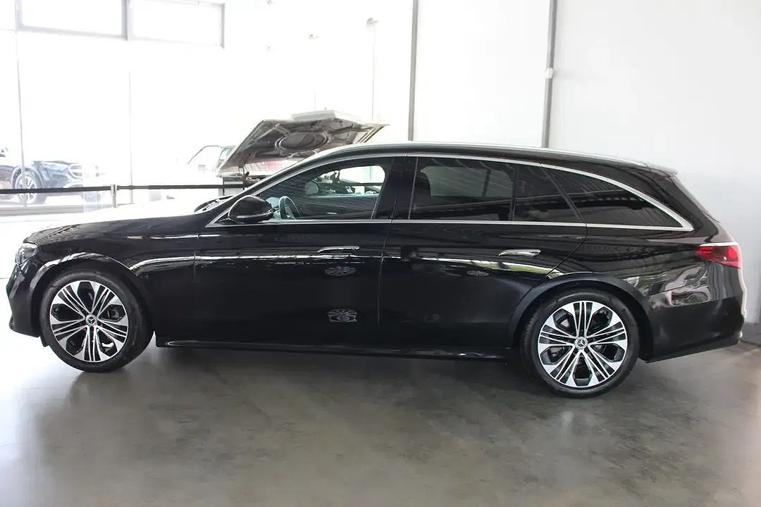 Mercedes-Benz E 220 - Thumbnail 3