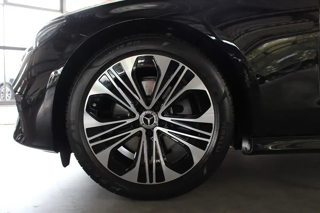 Mercedes-Benz E 220 - Thumbnail 4