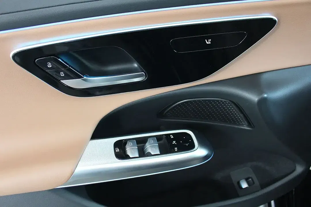 Mercedes-Benz E 220 - Thumbnail 7