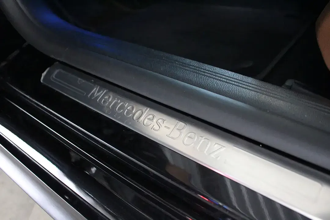 Mercedes-Benz E 220 - Thumbnail 8