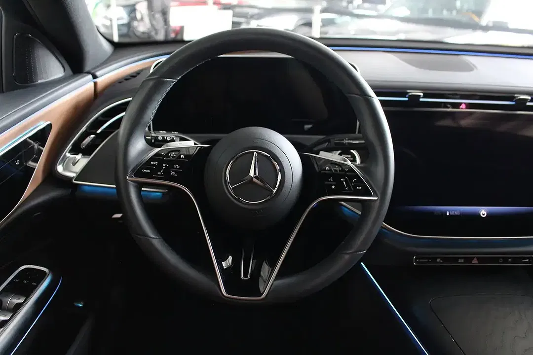Mercedes-Benz E 220 - Thumbnail 9