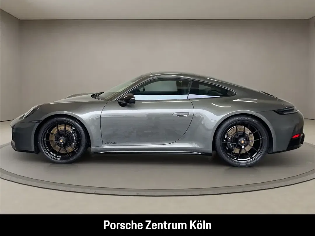 Porsche 992 - Thumbnail 2