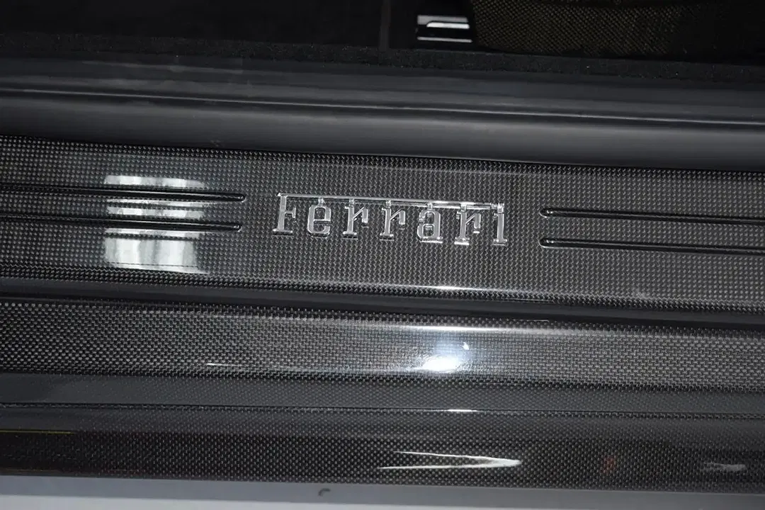 Ferrari 812 - Thumbnail 13
