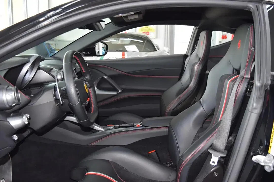 Ferrari 812 - Thumbnail 2