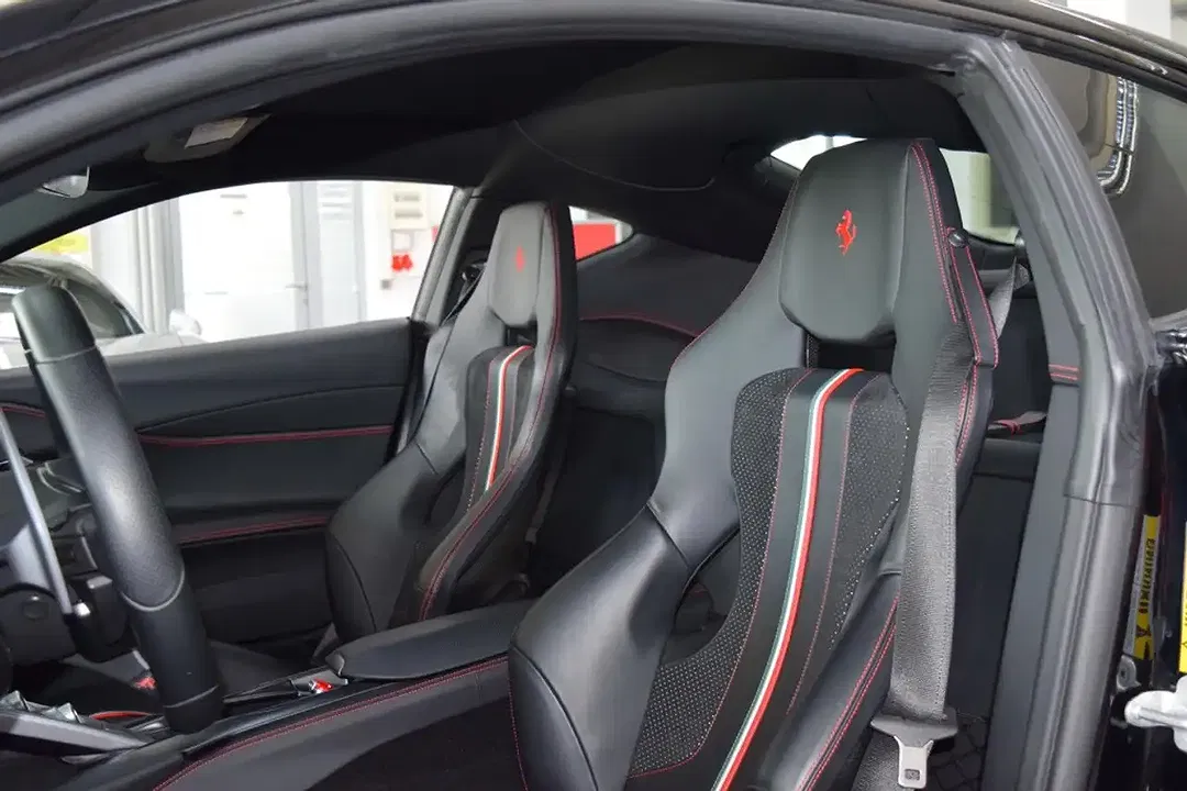 Ferrari 812 - Thumbnail 4