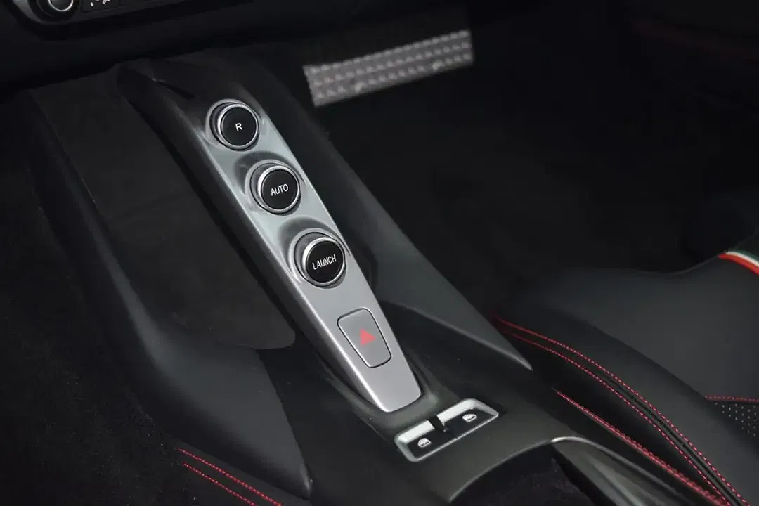Ferrari 812 - Thumbnail 9