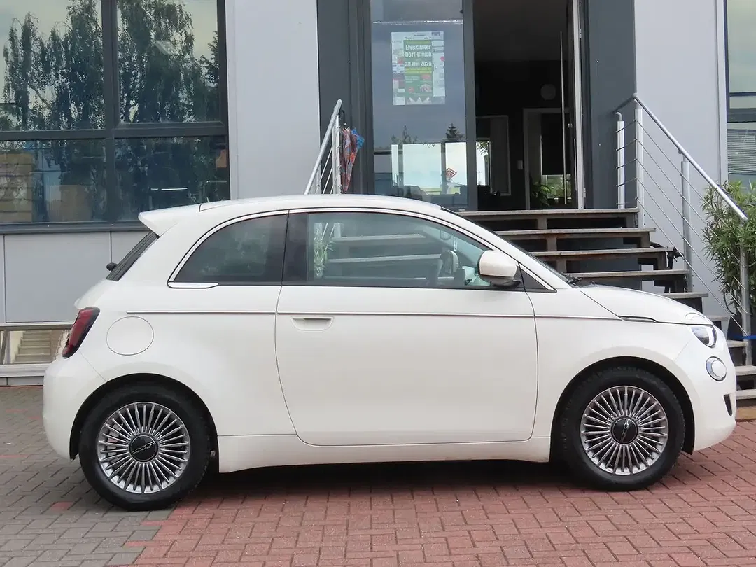 Fiat 500e - Thumbnail 10