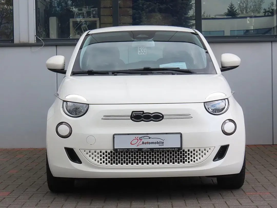 Fiat 500e - Thumbnail 2
