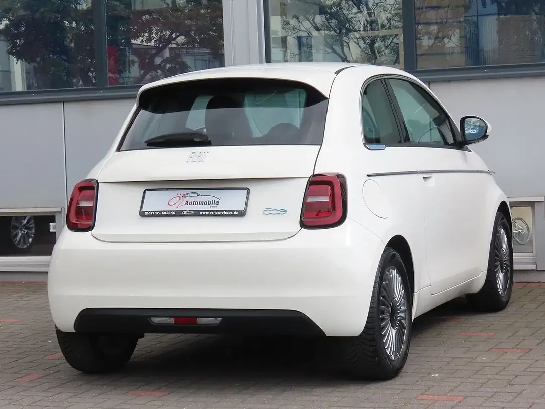 Fiat 500e - Thumbnail 6