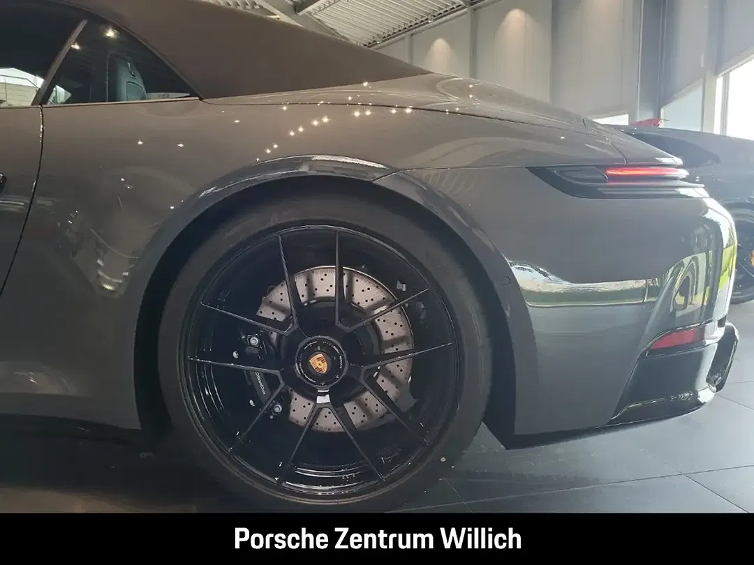 Porsche 992 - Thumbnail 13