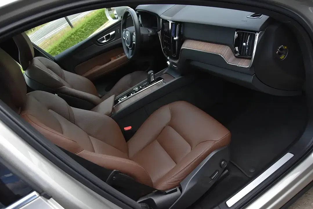 Volvo XC60 - Thumbnail 12
