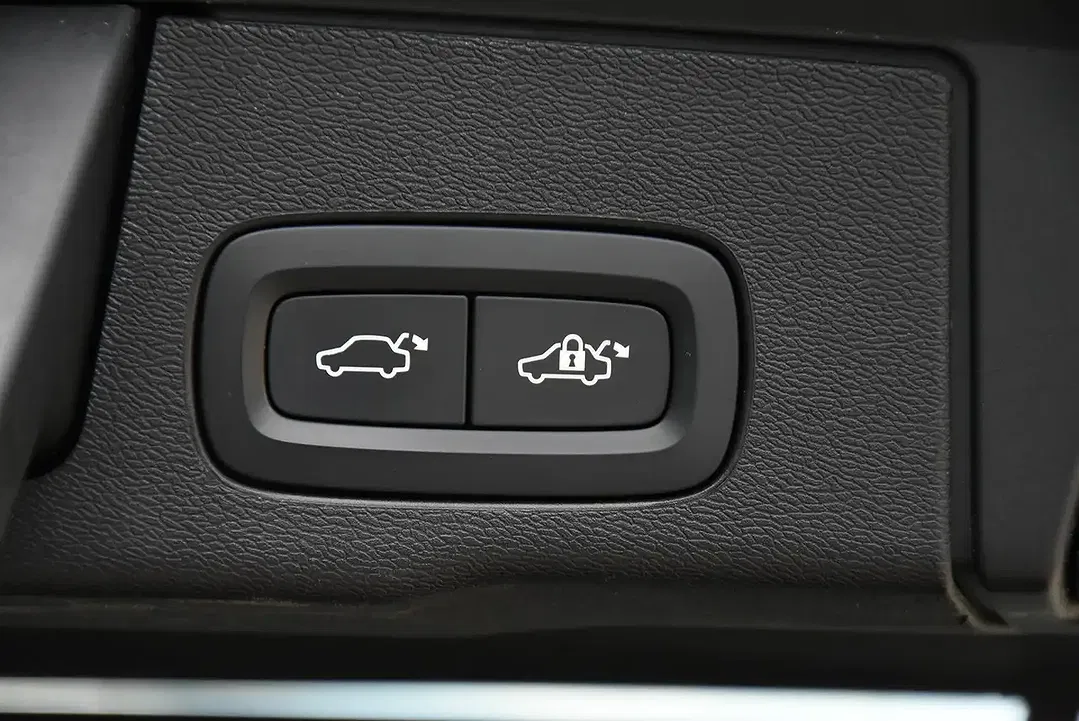 Volvo XC60 - Thumbnail 24
