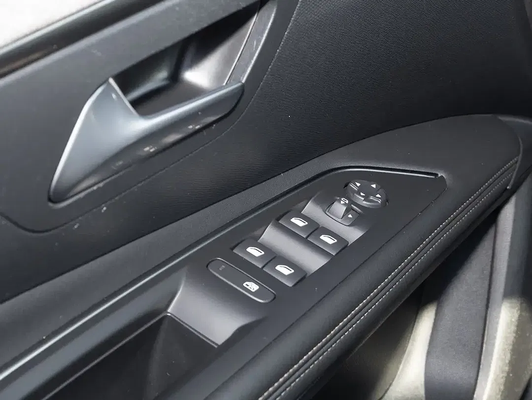 Peugeot 3008 - Thumbnail 5