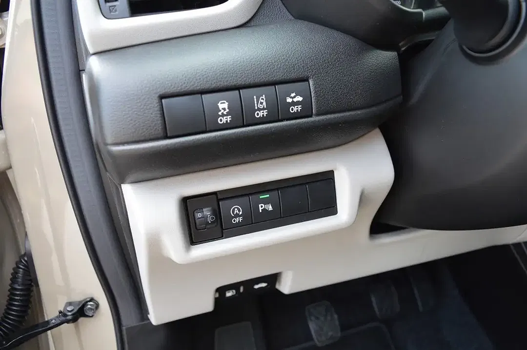 Suzuki Swift - Thumbnail 13