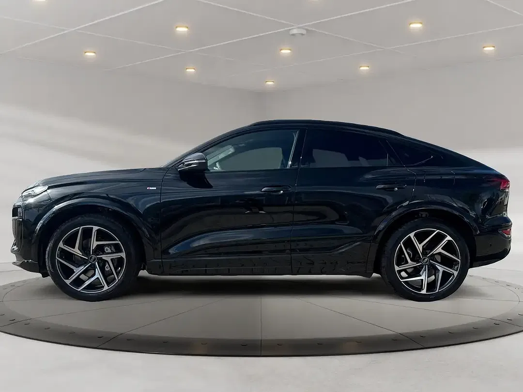 Audi Q6 e-tron - Thumbnail 3