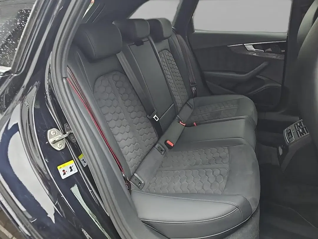 Audi RS4 - Thumbnail 14
