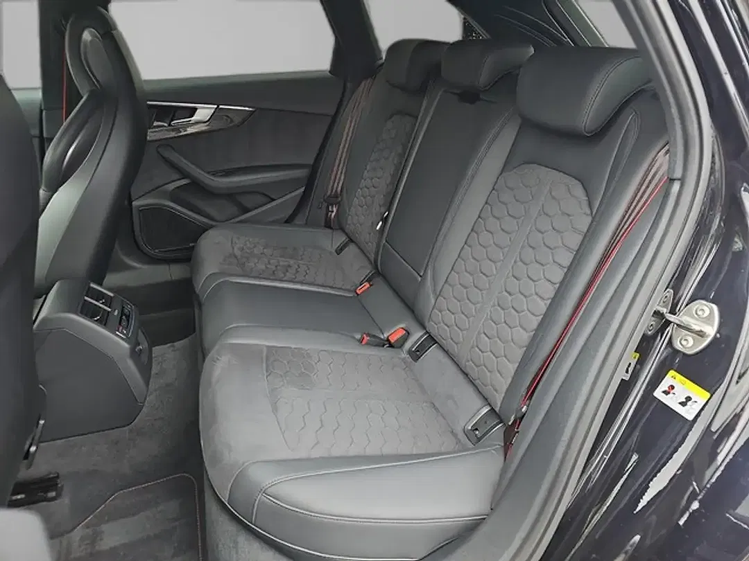 Audi RS4 - Thumbnail 15