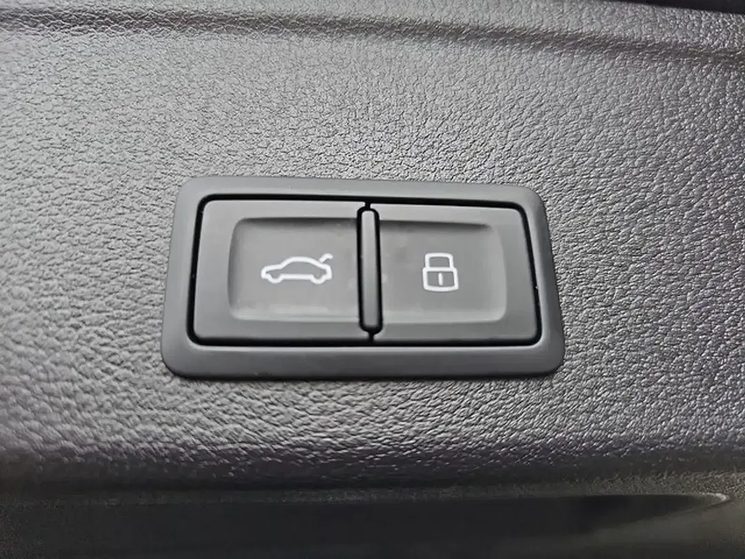 Audi RS4 - Thumbnail 17
