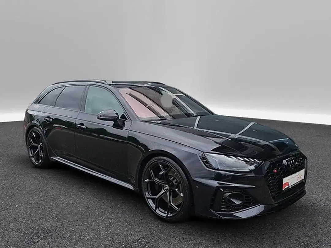 Audi RS4 - Thumbnail 2