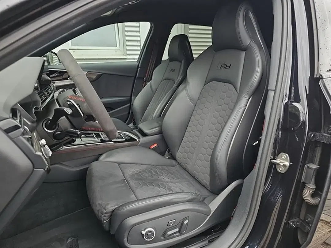 Audi RS4 - Thumbnail 24