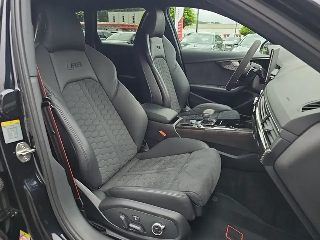 Audi RS4 - Thumbnail 25