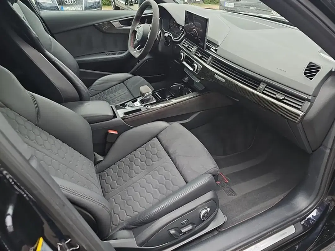 Audi RS4 - Thumbnail 26
