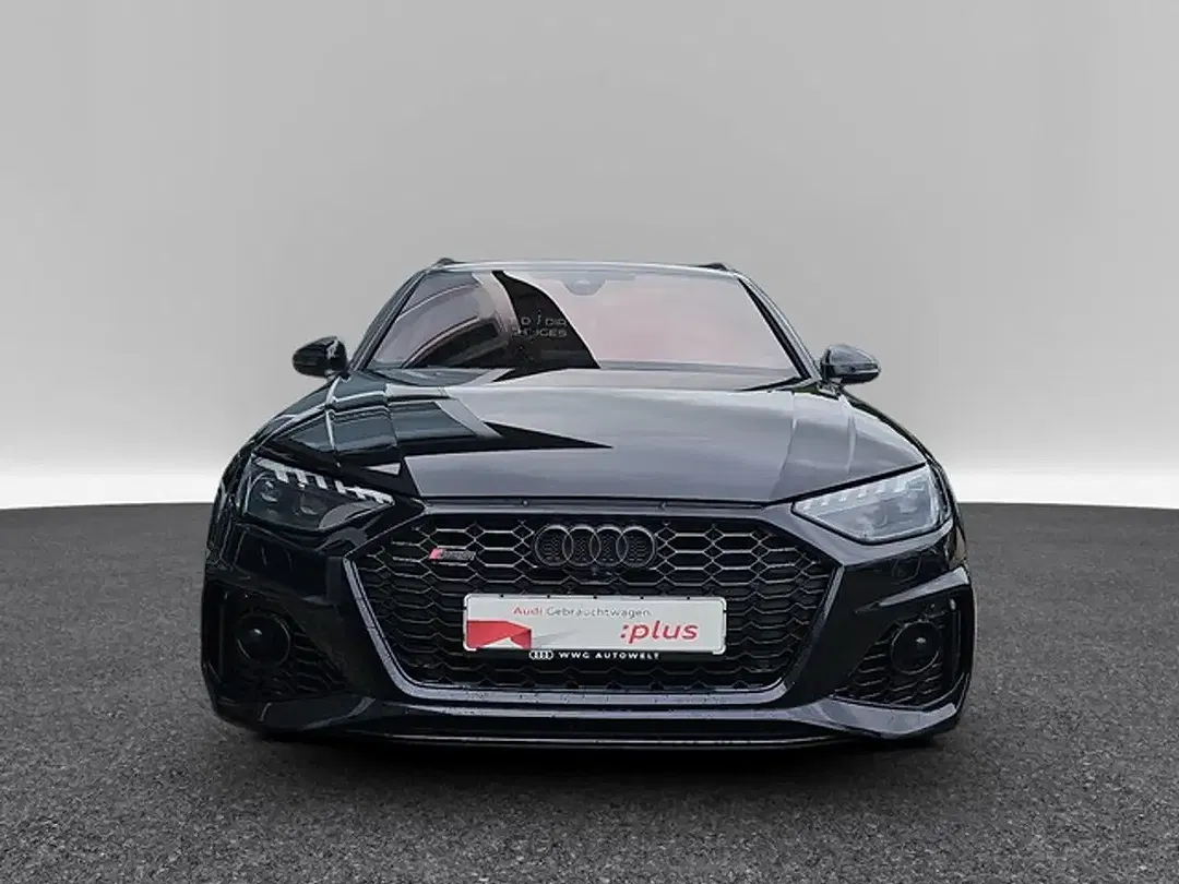 Audi RS4 - Thumbnail 3