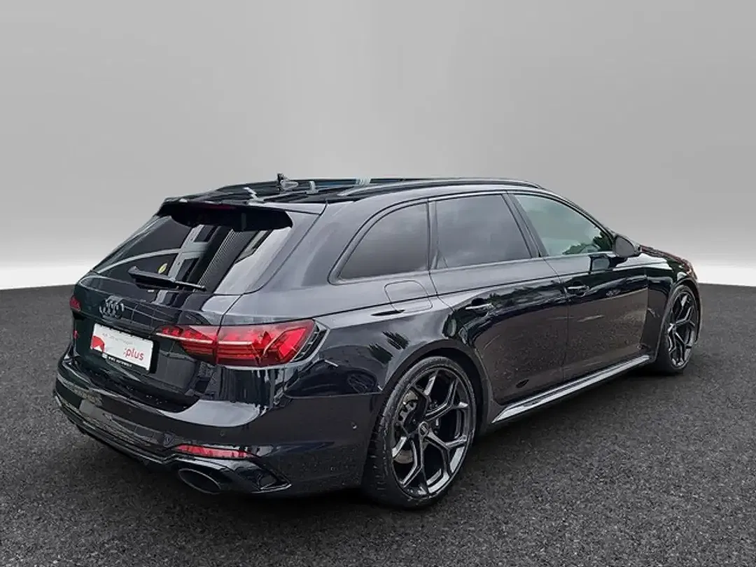 Audi RS4 - Thumbnail 4